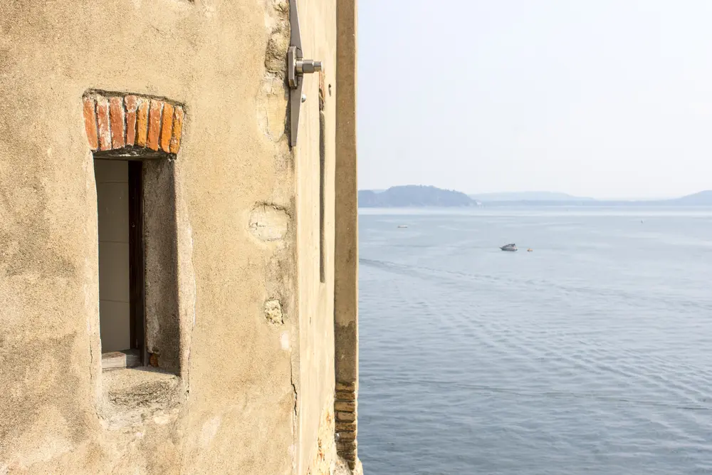 santa-caterina-del-sasso-lago-maggiore-2