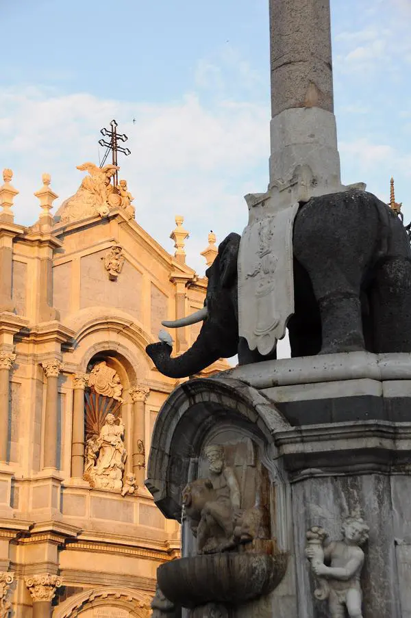 catania-olifantje-sicilie-2
