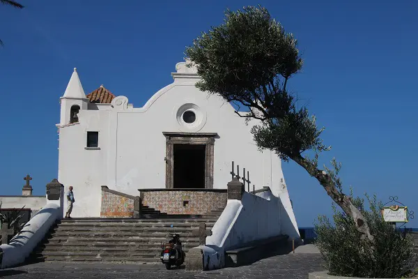 vespa-tocht-verrassend-eiland-ischia-1