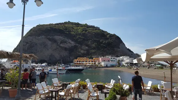 vespa-tocht-verrassend-eiland-ischia-12