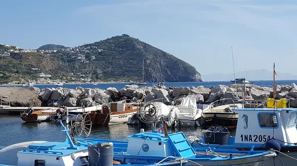 vespa-tocht-verrassend-eiland-ischia-13