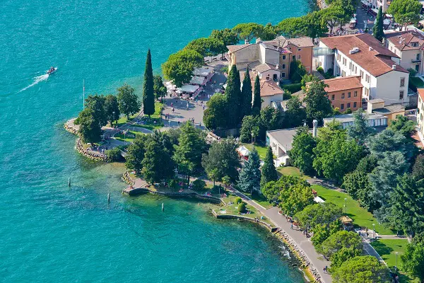 Baia-Sirene-Punta-Vigilio-Gardameer (1)
