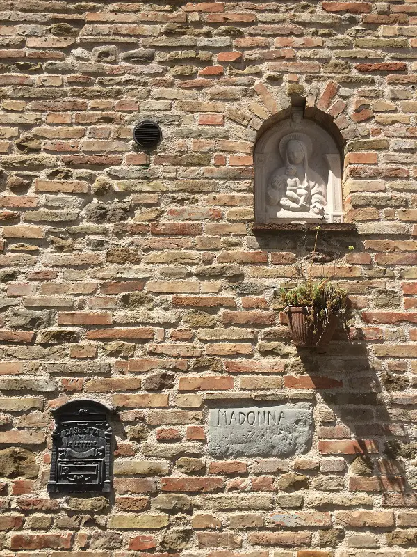 Barchi-Le-Marche-details (1)