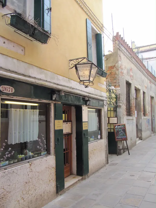 Calle-Lunga-San-Barnaba-Al-Profeta-2