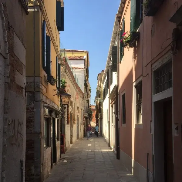 Calle-Lunga-San-Barnaba-Al-Profeta