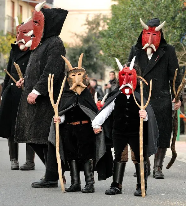 Carnaval-Sardinie-maskers (1)
