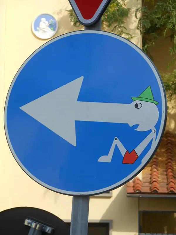 Clet-verkeersborden-kunst (2)