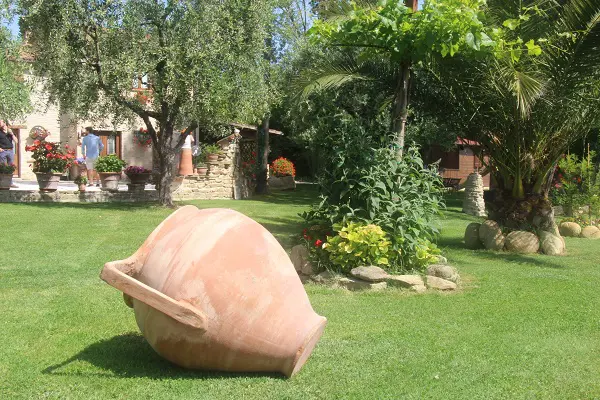 Daniele-Giombi-keramiek-terracotta-Fratte-Rosa-Italian-Stories (2)