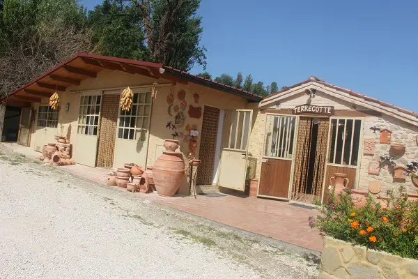 Daniele-Giombi-keramiek-terracotta-Fratte-Rosa-Italian-Stories (3)