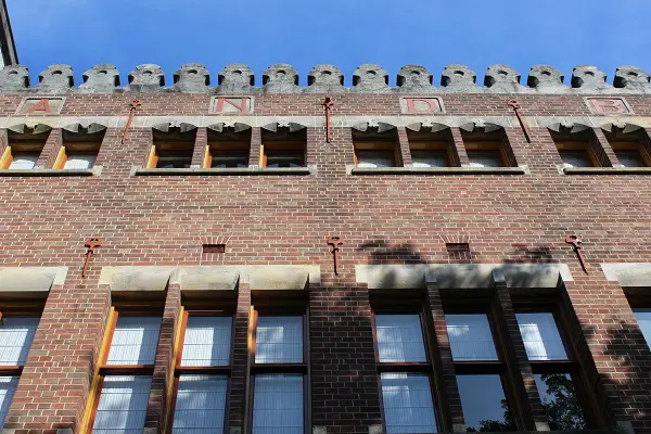 De-Burcht-Berlage-Amsterdam-daklijst