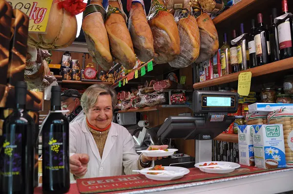Enzo-Lina-Testaccio-kaas-markt (1)