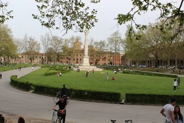 Ferrara-Piazza-Ariostea