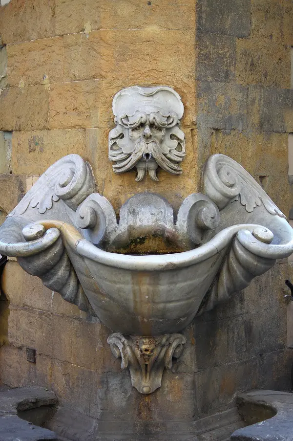 Fontana-dello-Sprone-Buontalenti-Florence (1)