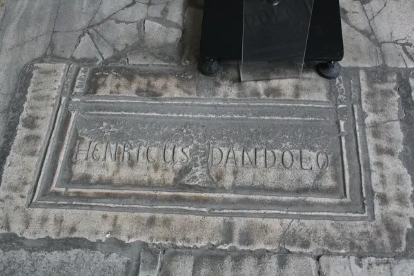 Hagia-Sofia-Istanbul-graf-Dandolo-2