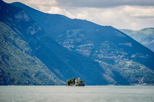Isola-Loreto-Lago-Iseo-meer