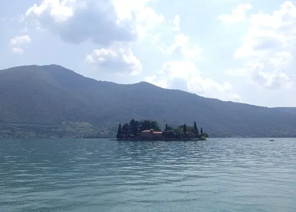 Isola-San-Paolo-Lago-Iseo-meer