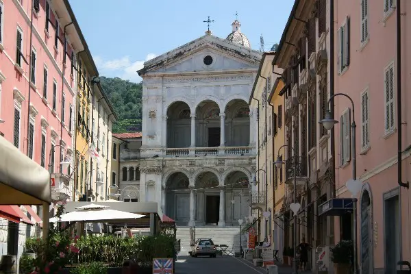 Marina-di-Massa-Toscaanse-kust (7)