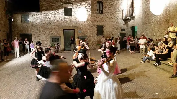 Mercantia-theater-festival-Certaldo-Toscane (15)