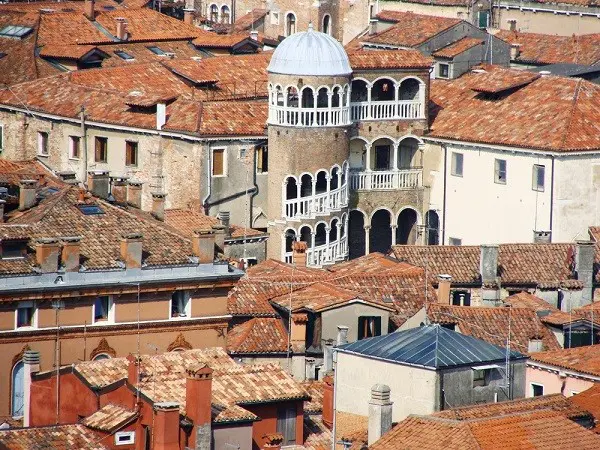 Palazzo-Contarini-del-Bovolo-Venetie (2)