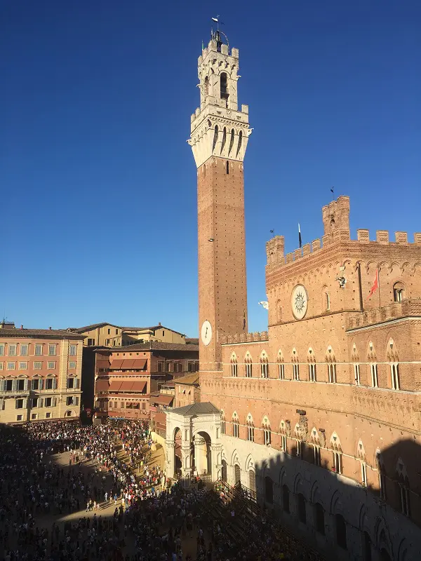 Palio-Tours-prova-palazzo-Piazza-del-Campo (1)