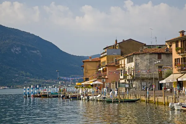 Peschiera-Maraglio-Lago-Iseo-meer (2)