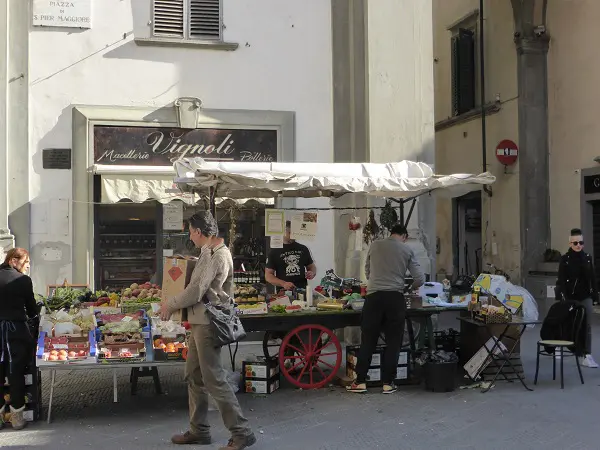 Piazza-San-Pier-Maggiore-Florence (1)