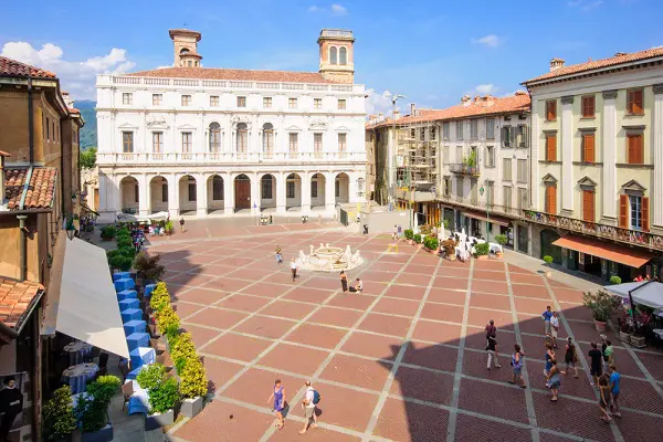 Piazza-Vecchia-Bergamo-Citta-Alta (1)