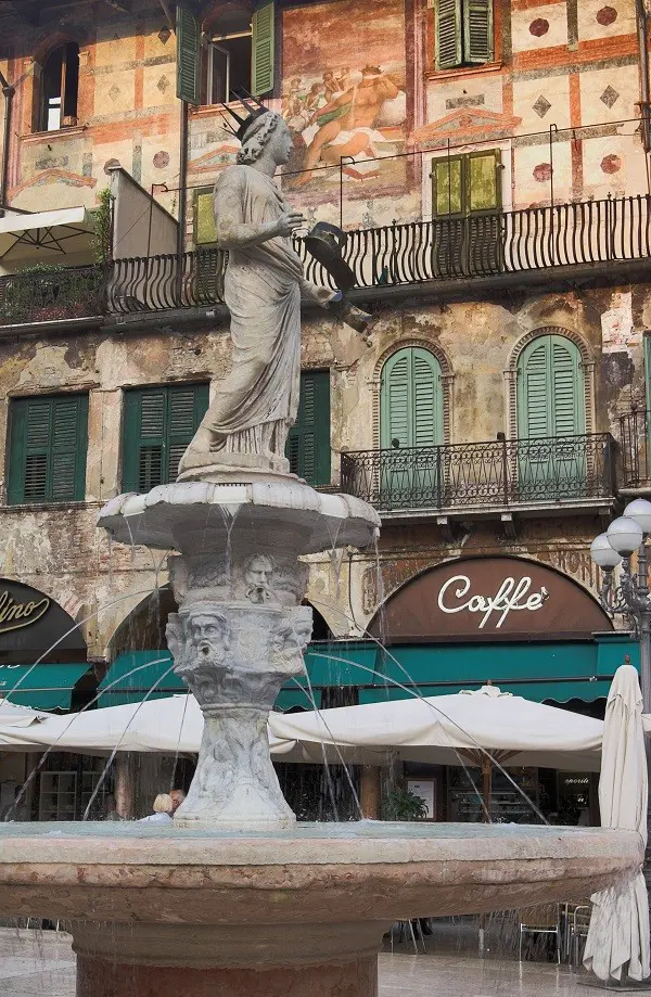 Piazza-delle-Erbe-Verona