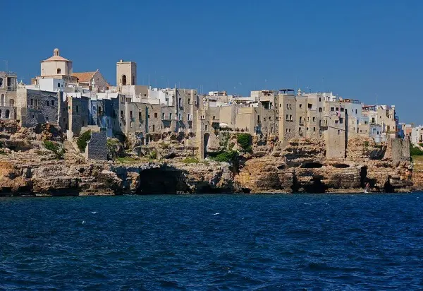 Polignano-Mare-Puglia-Erwin-van-Heteren (1)