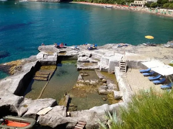 Ponza-Spiaggia-Frontone-strand-Gillians-Lists