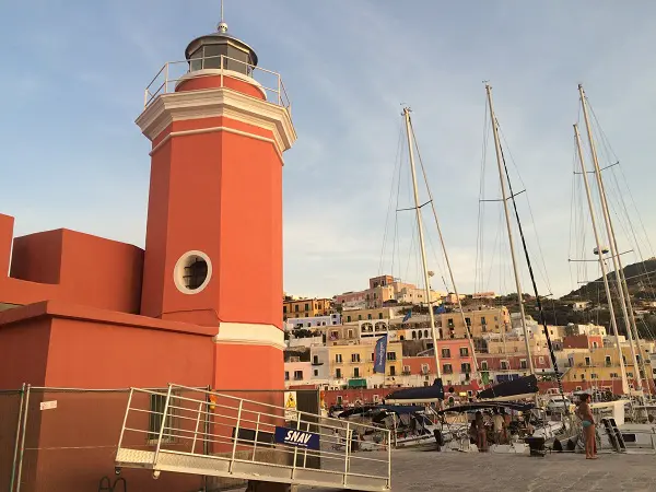 Ponza-pizzeria-Faro-cafe-pizza (1)