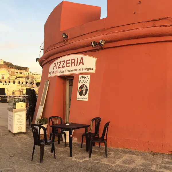 Ponza-pizzeria-Faro-cafe-pizza (2)