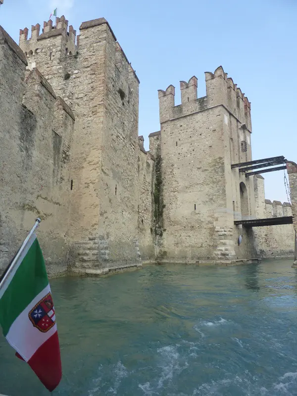 Rocca-Scaligera-Sirmione-Gardameer (1)