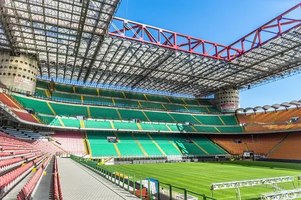 San-Siro-voetbal-stadion-Milaan (1a)