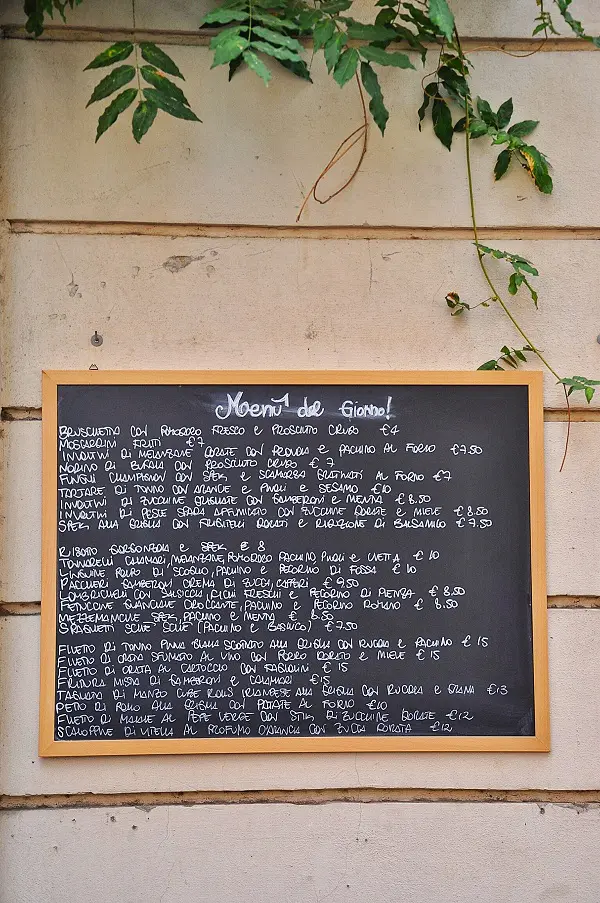 Sciue-Sciue-Via-Urbana-Rome (2)