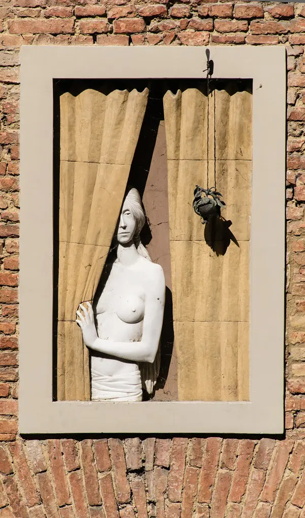 Siena-Bruco-vrouw-raam (2)