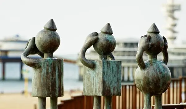 Sprookjes-Beelden-aan-Zee-Scheveningen-Horen-zien-zwijgen