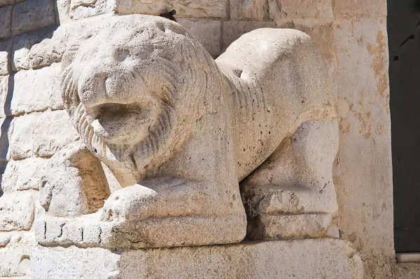 Trani-kathedraal-detail (5)