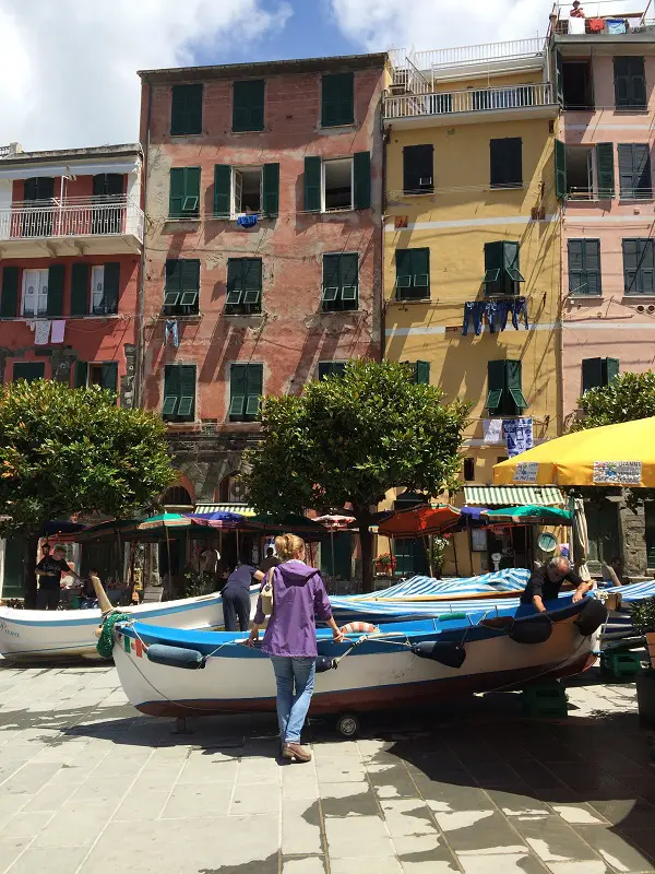 Vernazza-Cinque-Terre-piazzetta (2)