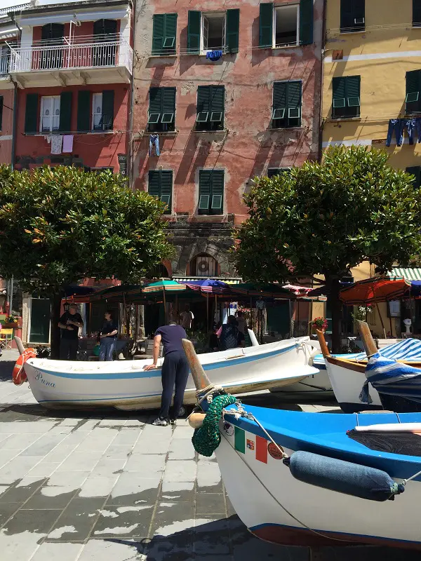 Vernazza-Cinque-Terre-piazzetta (3)