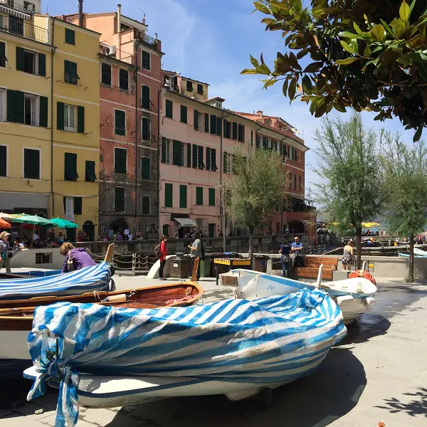 Vernazza-Cinque-Terre-piazzetta (5)