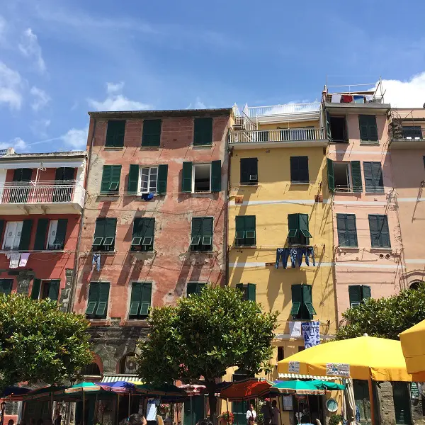 Vernazza-Cinque-Terre-piazzetta (7)
