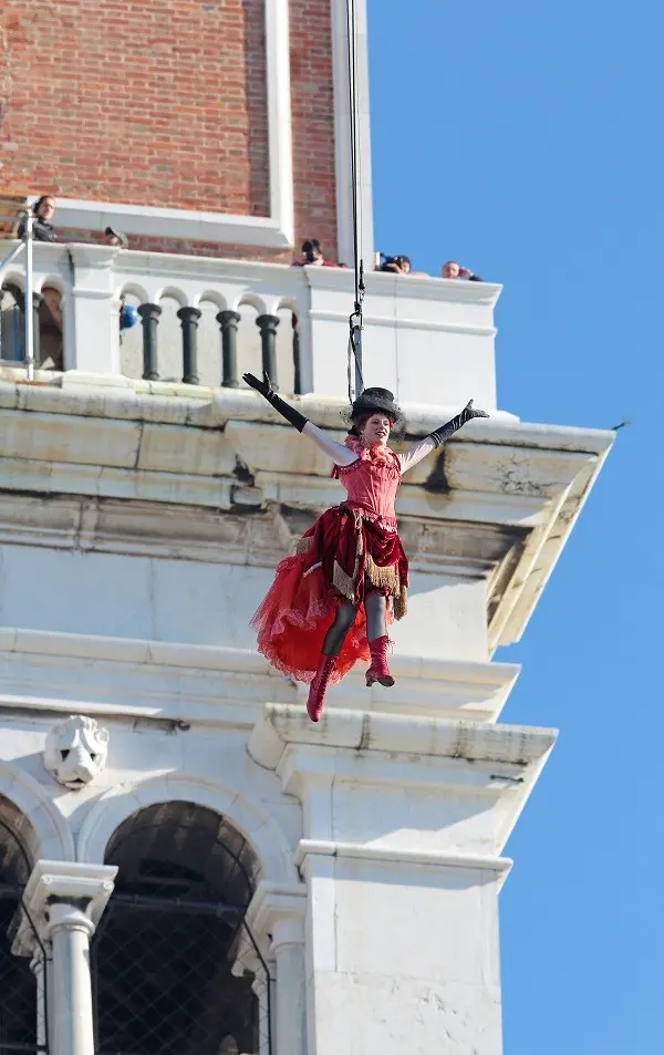 Volo-Angelo-Piazza-San-Marco-carnaval-Venetie-4