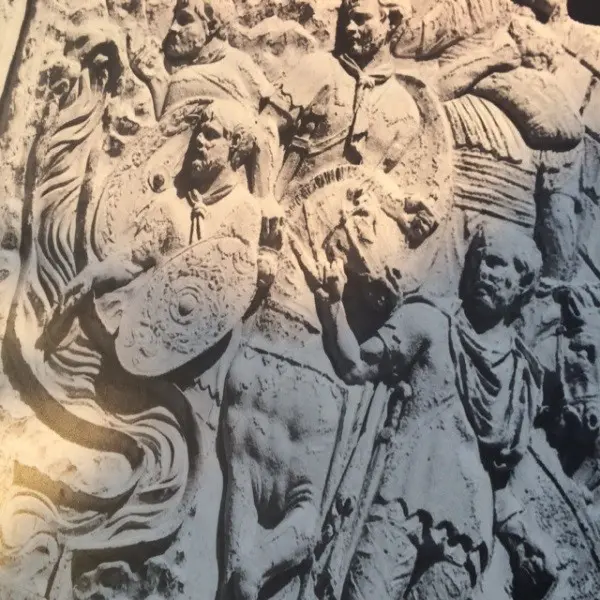 Zuil-Trajanus-Rome-forum-detail (2)