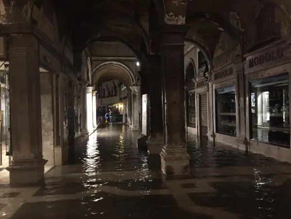 acqua-alta-mei-2015-San-Marco (5)