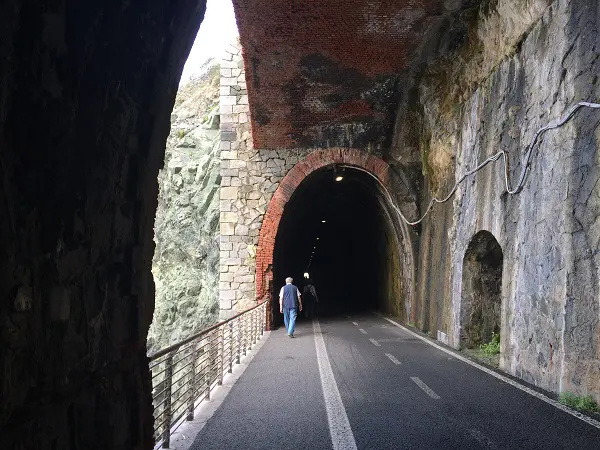 fietspad-Levanto-Bonassola-spoorwegtunnels (15)