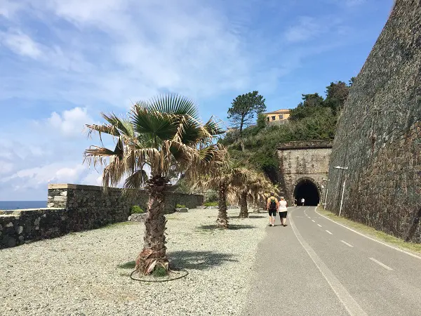 fietspad-Levanto-Bonassola-spoorwegtunnels (17)