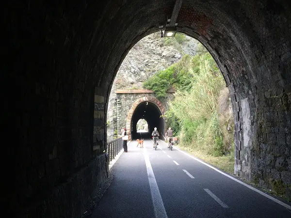 fietspad-Levanto-Bonassola-spoorwegtunnels (6)
