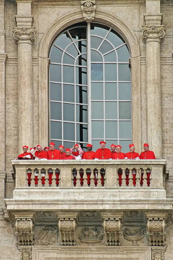 kardinalen-Vaticaanstad-conclaaf-2005