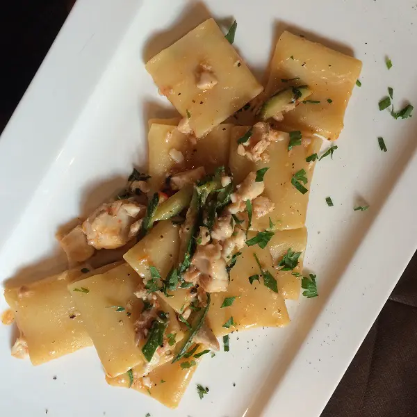 paccheri-vis-Rosso-di-Vino-Taormina